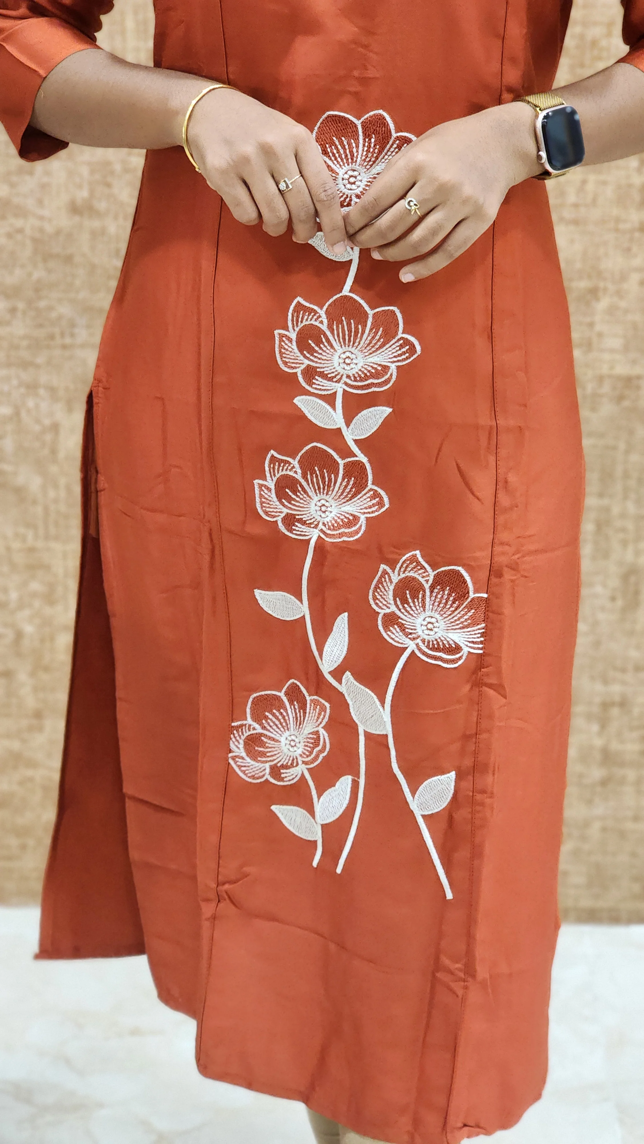 Hand embroidery kurti(9655) - Image 4