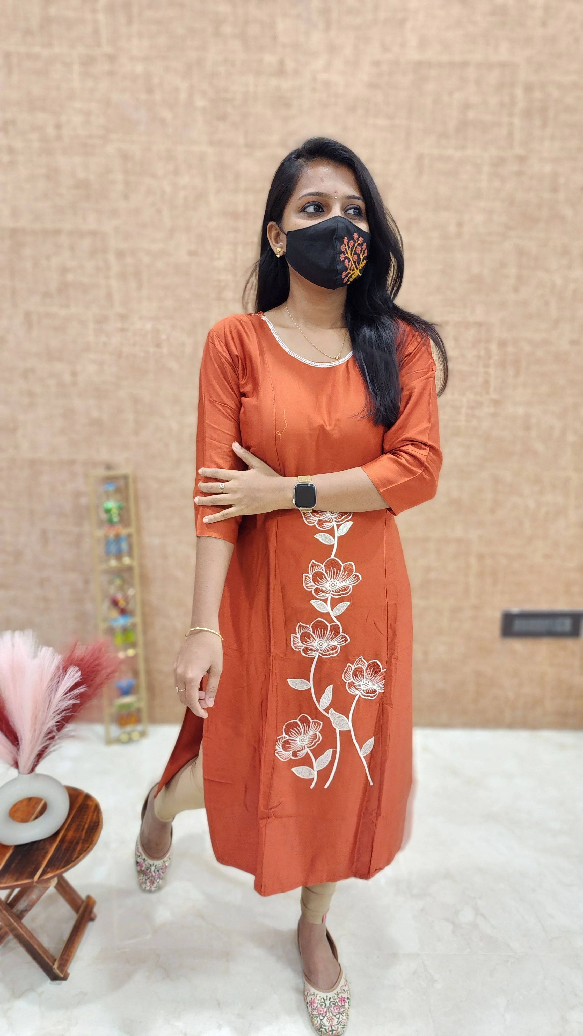 Hand embroidery kurti(9655) - Image 5